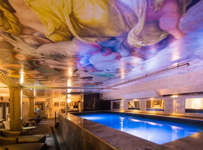 Liverpool Hotels with Pools