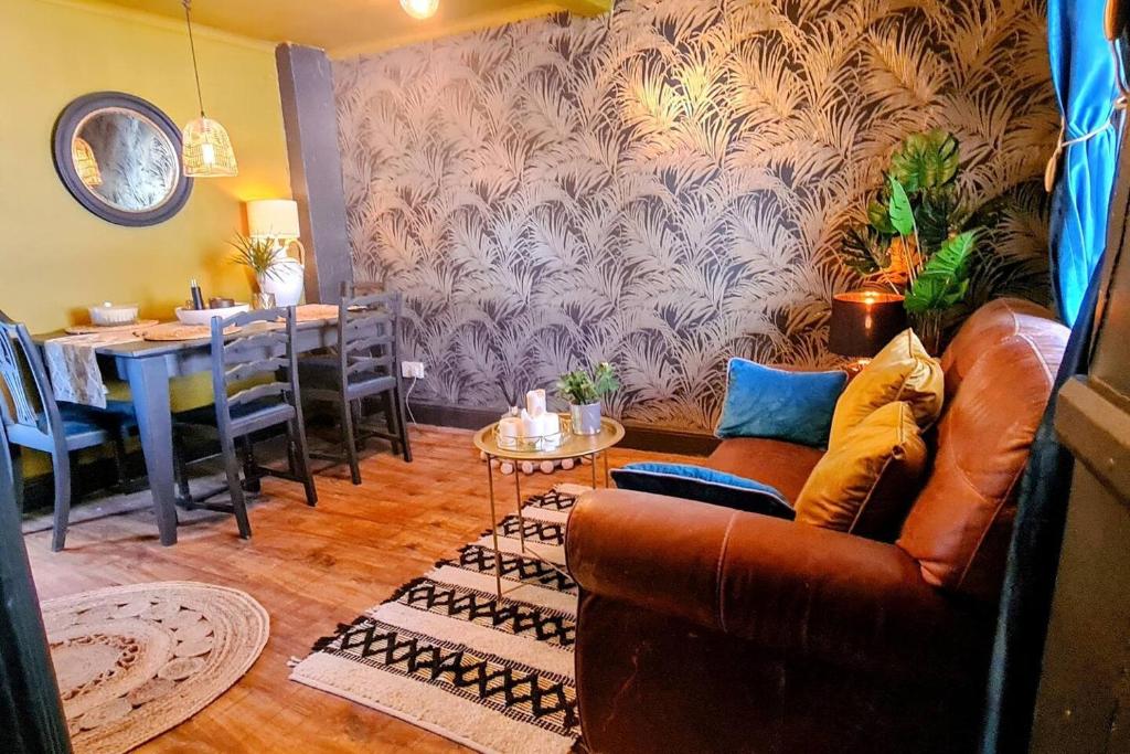 Charming Full of Character in the Heart Southwell, Newark